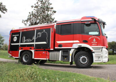 Poids lourd incendie avec rideaux RAL 9005